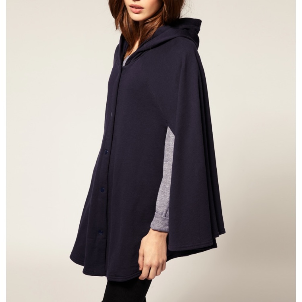 Fleece Cape in Navy